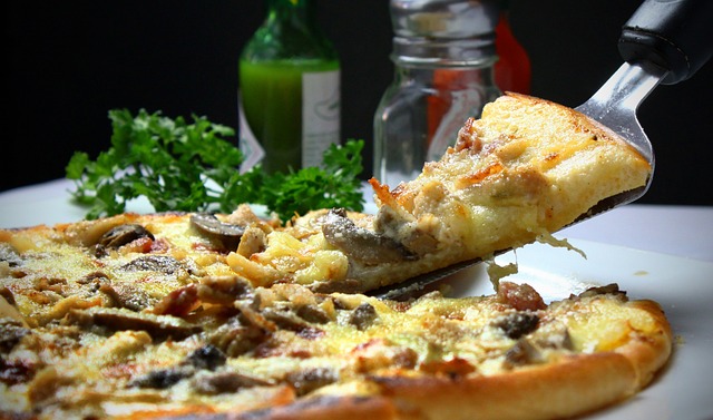 De geheimen van de perfecte pizzaschepning ontsluierd